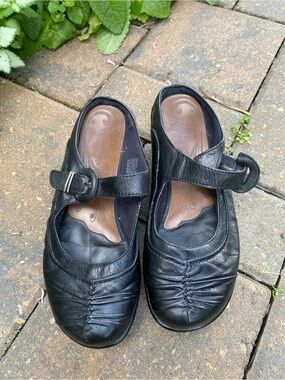 Bare Traps Black Leather Mary Jane Clog-Style Slip-Ons — Size 7M Summer Sale